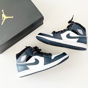 Air Jordan 1 Mid Armory Navy White & Black